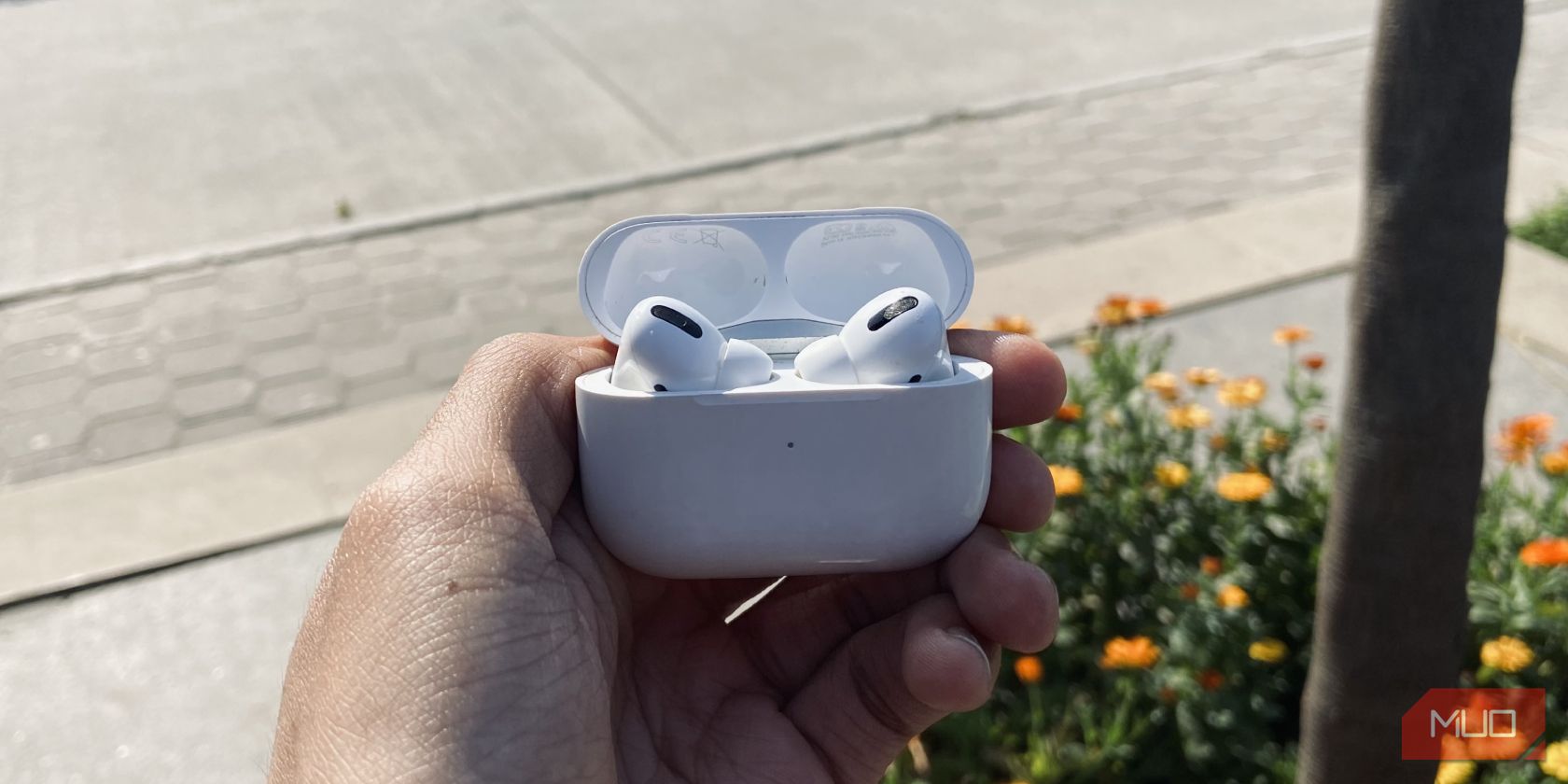 Why Is One AirPod Louder Than the Totally different? Try These 4 Fixes